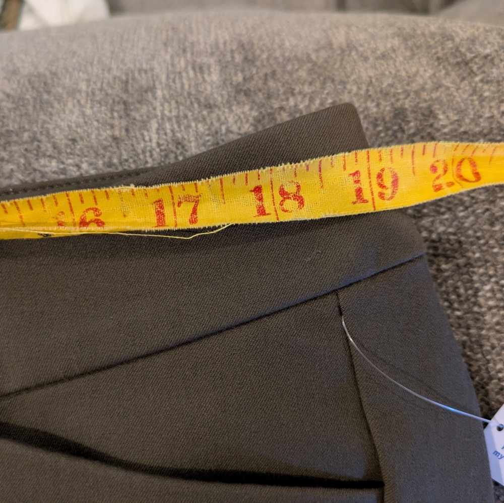 New with tags! Old Navy High Waisted Pixie Pants, size 18P - Picture 8 of 10